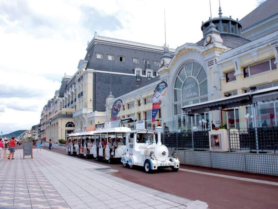 Cabourg, Appartement T2 Acces Direct Mer Buitenkant foto